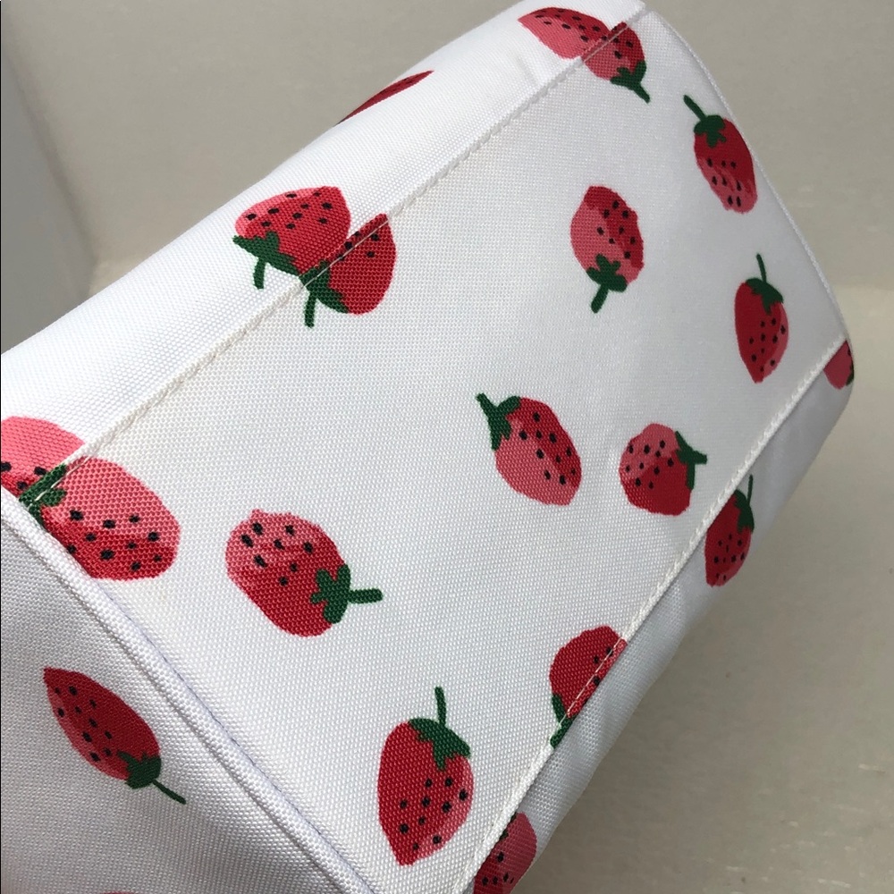 Kate Spade Strawberry Lunch Bag Insulated Zip Top - Picture 10 of 14